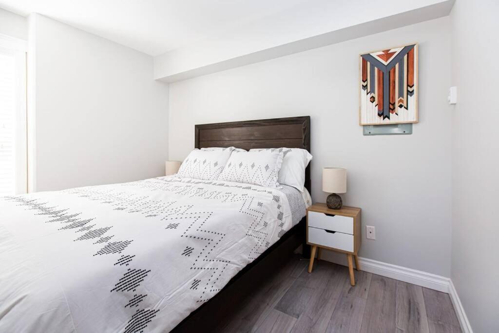 Beautiful & Cozy 1 Bedroom 1 Bath In The Westshore Victoria Eksteriør bilde
